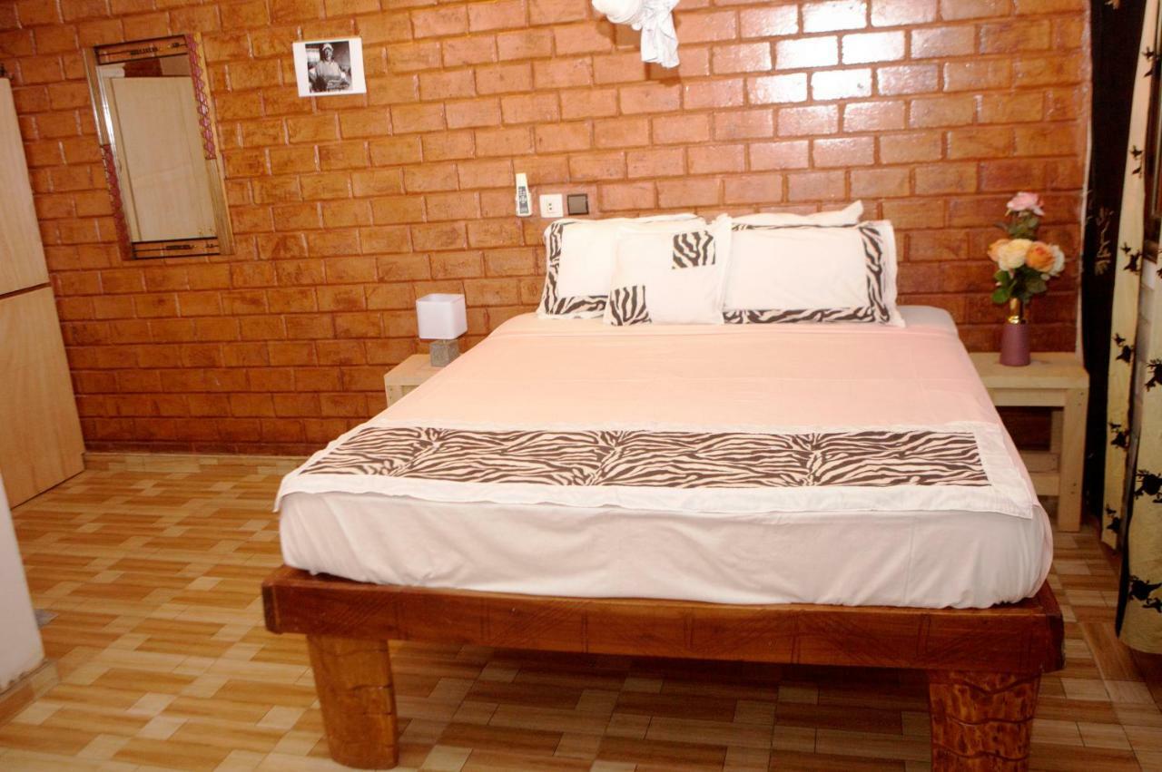 Residence Hotel Lwili Ouagadougou Extérieur photo